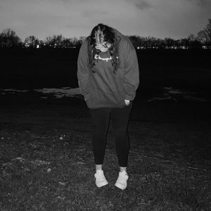 Meet your Posher, Caitlin